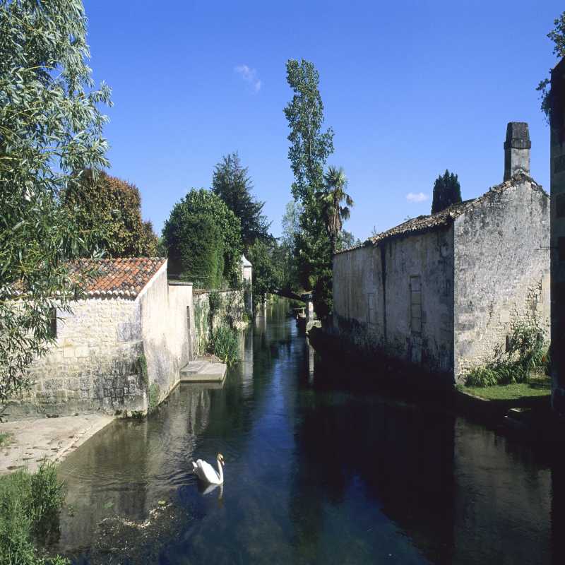 Image Village Y1401 M09 D16 Charente France 01