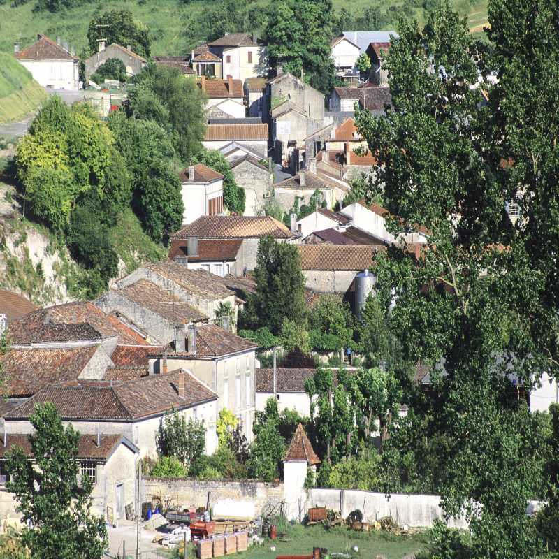 Image Village Y1401 M09 D16 Charente France 04